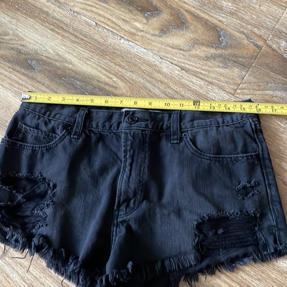 Abercrombie & Fitch High Rise Shorts Distressed - Picture 9 of 12